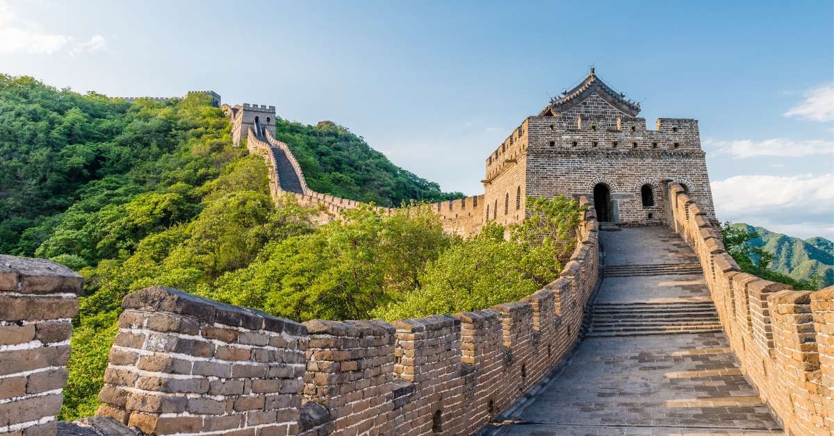 Wie Lange Hat Der Bau Der Chinesischen Mauer Gedauert So lang ist die Chinesische Mauer wirklich - Daten & Fakten zur Mauer